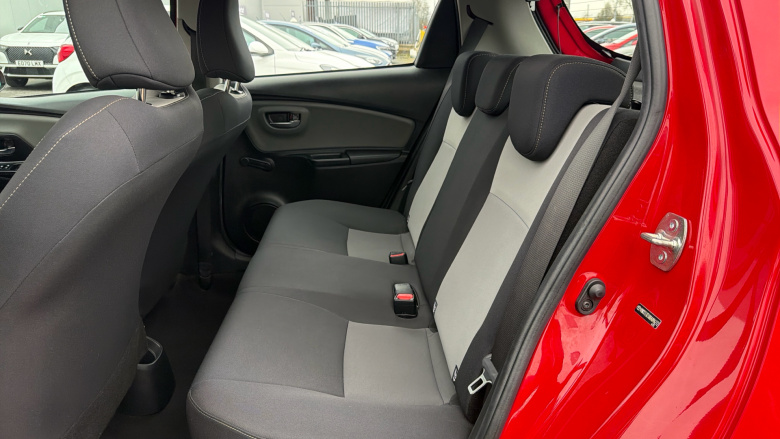 Toyota Yaris 1.5 VVT-i Icon Tech 5dr Petrol Hatchback